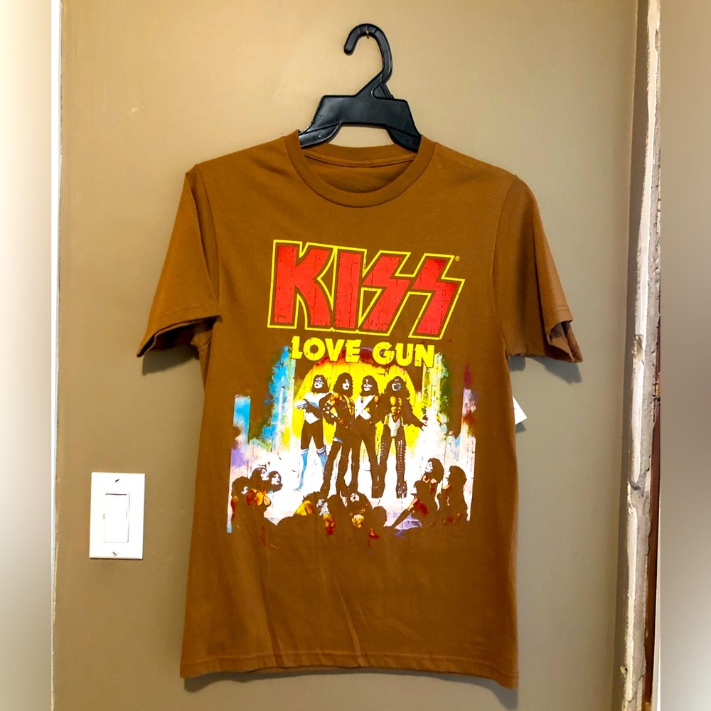 Kiss Love gun T-shirt BNWT